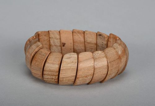Thin wooden wrist bracelet of begie color - MADEheart.com