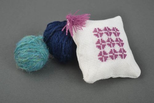 Handmade sewing supplies pin cushion needle holder embroidery kits gifts for her - MADEheart.com