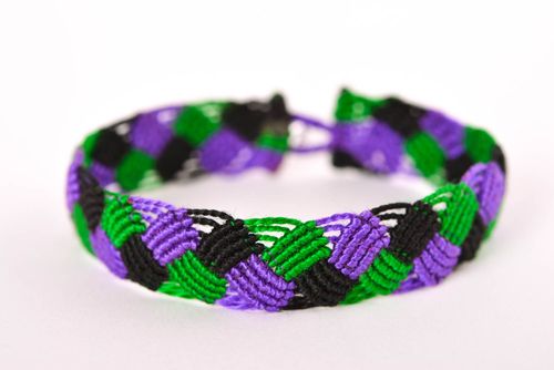 Bracelet macramé Bijou fait main tressé vert-violet-noir Cadeau pour femme - MADEheart.com
