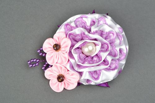 Broche para el pelo de raso, reps y encaje con cuentas de cristal - MADEheart.com