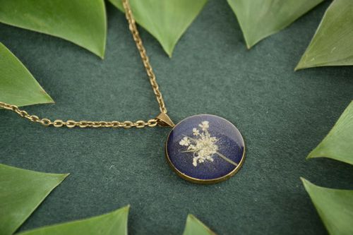 Womens handmade designer round botanical neck pendant with real flowers - MADEheart.com