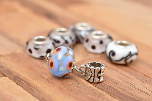 Schöner Glas Anhänger handgemachter Schmuck Accessoire für Frauen Lampwork blau - MADEheart.com