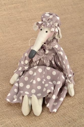Brinquedo macio Ratinho-sónia - MADEheart.com