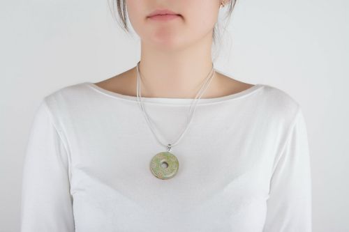 Pingente bilateral de madeira Clareira - MADEheart.com