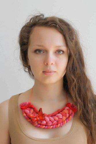 Collier aus Faden - MADEheart.com