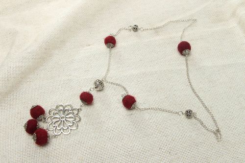 Felted wool pendant Claret - MADEheart.com