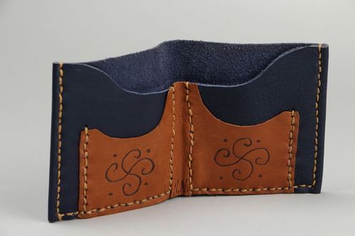 Leather purse of blue color - MADEheart.com