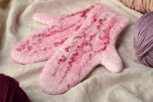 Pink mittens felted of wool - MADEheart.com