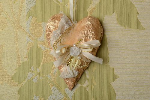 Подвеска сердце для интерьера подарок светлая с декором из лент ручная работа - MADEheart.com