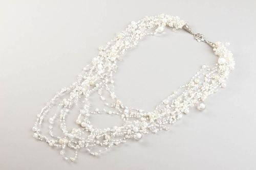 Колье из бусин украшение ручной работы белое ожерелье красивая бижутерия - MADEheart.com