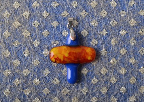 Pendentif en verre technique de fusion Croix pectorale - MADEheart.com