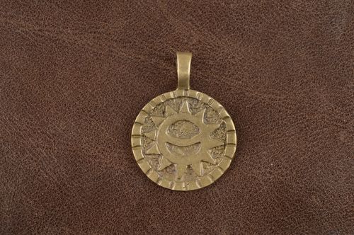 Colgante hecho a mano de bronce accesorio para mujer bisutería artesanal - MADEheart.com