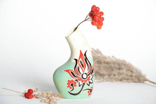6 inches ceramic vase with floral décor in white and olive colors 0,5 lb - MADEheart.com