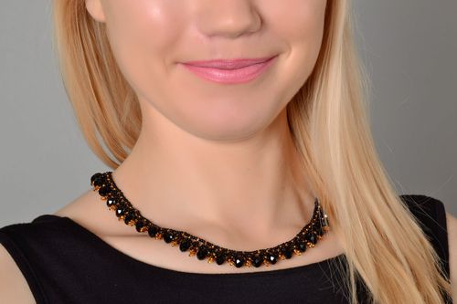 Colar bonito de miçangas feito à mão  - MADEheart.com