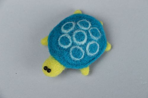 Brooch made of felted wool Turtle - MADEheart.com