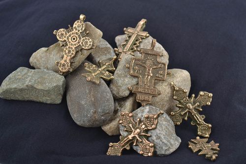Handgemachte Bronze Kreuze Set 7 Stück ohne Schnüren in verschiedenen Größen - MADEheart.com
