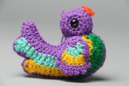 Uccello a maglia fatto a mano pupazzo morbido pendente lavorato a uncinetto - MADEheart.com