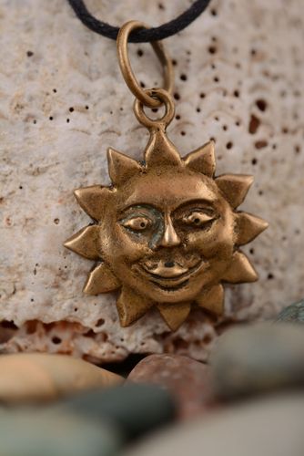 Pingente de bronze O sol - MADEheart.com