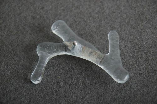 Broche de cristal en la técnica fusing artesanal con forma de ramo transparente  - MADEheart.com