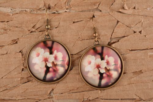 Boucles doreilles pendantes Bijou fait main rondes verre et métal Cadeau femme - MADEheart.com