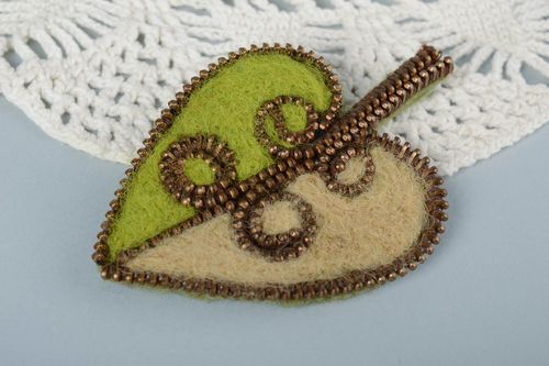 Handmade felted wool brooch fashion accessories needle felting gifts for her - MADEheart.com