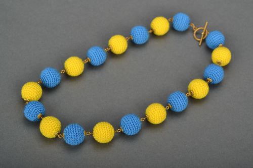 Colar em croché feito à mão com contas em cor amarelo-azul - MADEheart.com