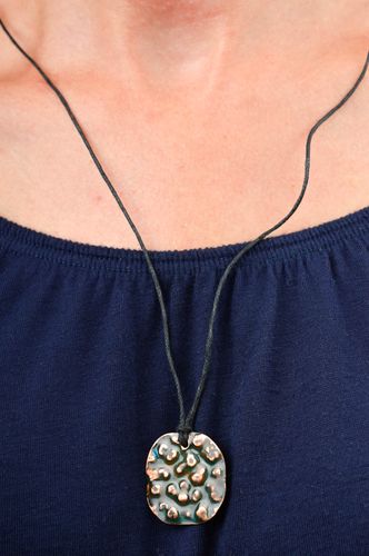 Stylish handmade copper pendant fashion trends metal neck accessories ideas - MADEheart.com
