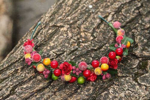 Headband made from artificial berries and flowers My sweet berry - MADEheart.com