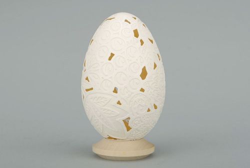 Painted egg Bird in guelder-rose - MADEheart.com