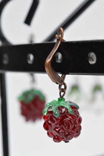 Handmade Glas Ohrringe Damen Schmuck Accessoire für Frauen süße Himbeeren  - MADEheart.com