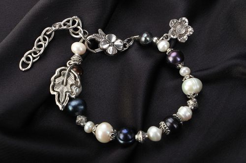 Bracciale con perle fatto a mano bigiotteria originale accessorio da donna - MADEheart.com