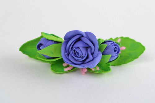 Pasador de pelo de goma EVA artesanal con rosas azules - MADEheart.com