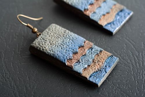 Orecchini belli in argilla polimerica fatti a mano accessorio interessante - MADEheart.com