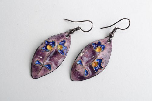 Handmade enameled copper dangling earrings with flower in blue and violet colors - MADEheart.com