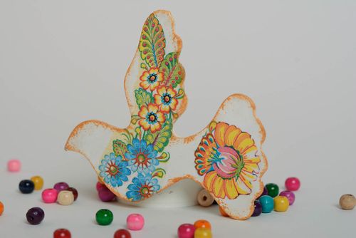 Handcrafted plywood refrigerator magnet in the form of a bird with acrylic paintings - MADEheart.com
