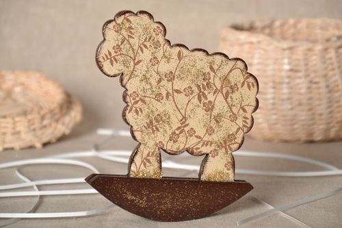 Schaffigur aus Holz - MADEheart.com