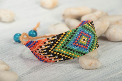Bracelet damitié en perles de rocaille à nouer fait main avec motif ethnique - MADEheart.com