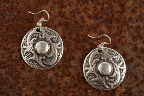 Boucles doreilles métalliques faites à la main - MADEheart.com