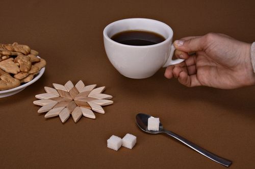 Coaster for hot dishes with flower - MADEheart.com
