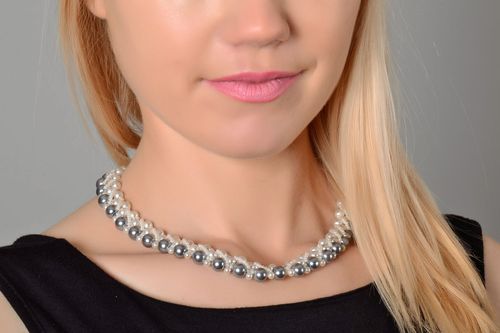 Necklace with artificial pearls - MADEheart.com