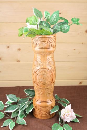 17 inches wooden floor vase with hand carvings in light color 4,2 lb - MADEheart.com