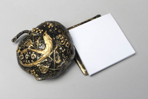 Aimant décoratif en forme de pomme en papier mâché - MADEheart.com