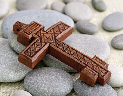 Pectoral cross made of wood - MADEheart.com