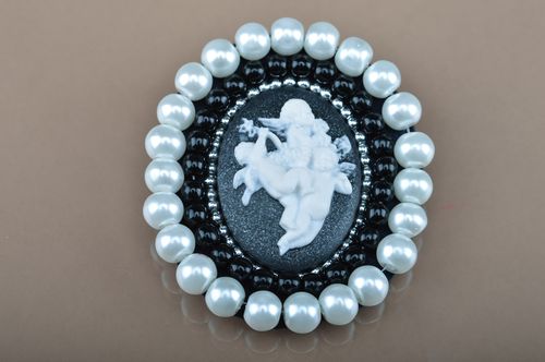 Handmade felt brooch with cameo embroidered with seed and pearl-like beads - MADEheart.com