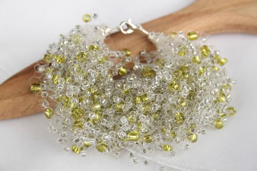 Bracelet perles rocaille Bijou fait main anis blanc Accessoire femme design - MADEheart.com