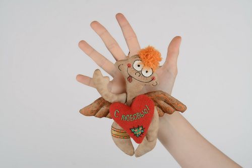 Ímã pingente Anjo com um coração - MADEheart.com