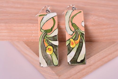 Orecchini belli in argilla fatti a mano accessorio originale con pittura - MADEheart.com
