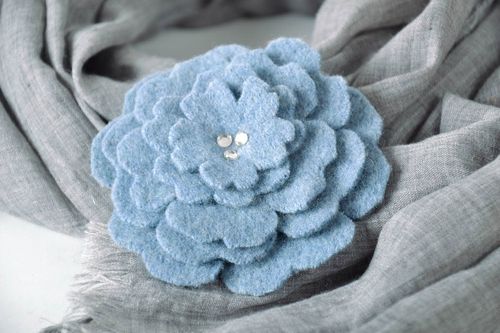 Brooch Blue Flower - MADEheart.com