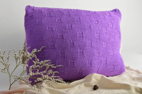 Funda de almohada tejida artesanal original bonita estilosa de color violeta - MADEheart.com
