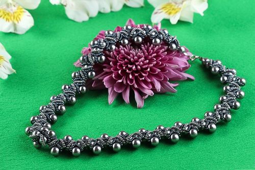Graue Collier Halskette handmade Glasperlen Schmuck originelles Geschenk - MADEheart.com